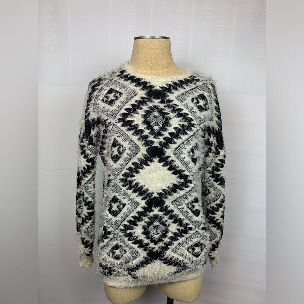 Gianni Bini fuzzy cream and black sweater, Small